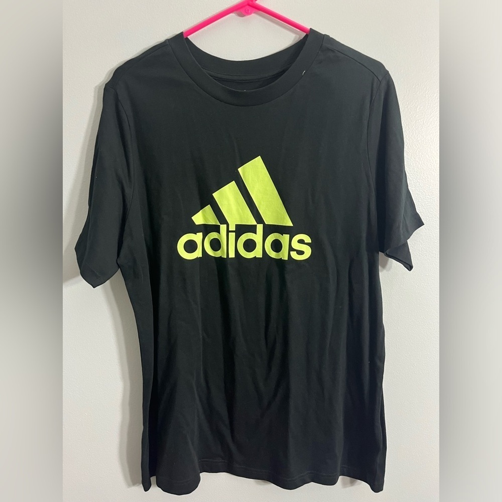 NWT Adidas women’s 1X black graphic amplifier tshirt with lime green adidas logo - Picture 2 of 7